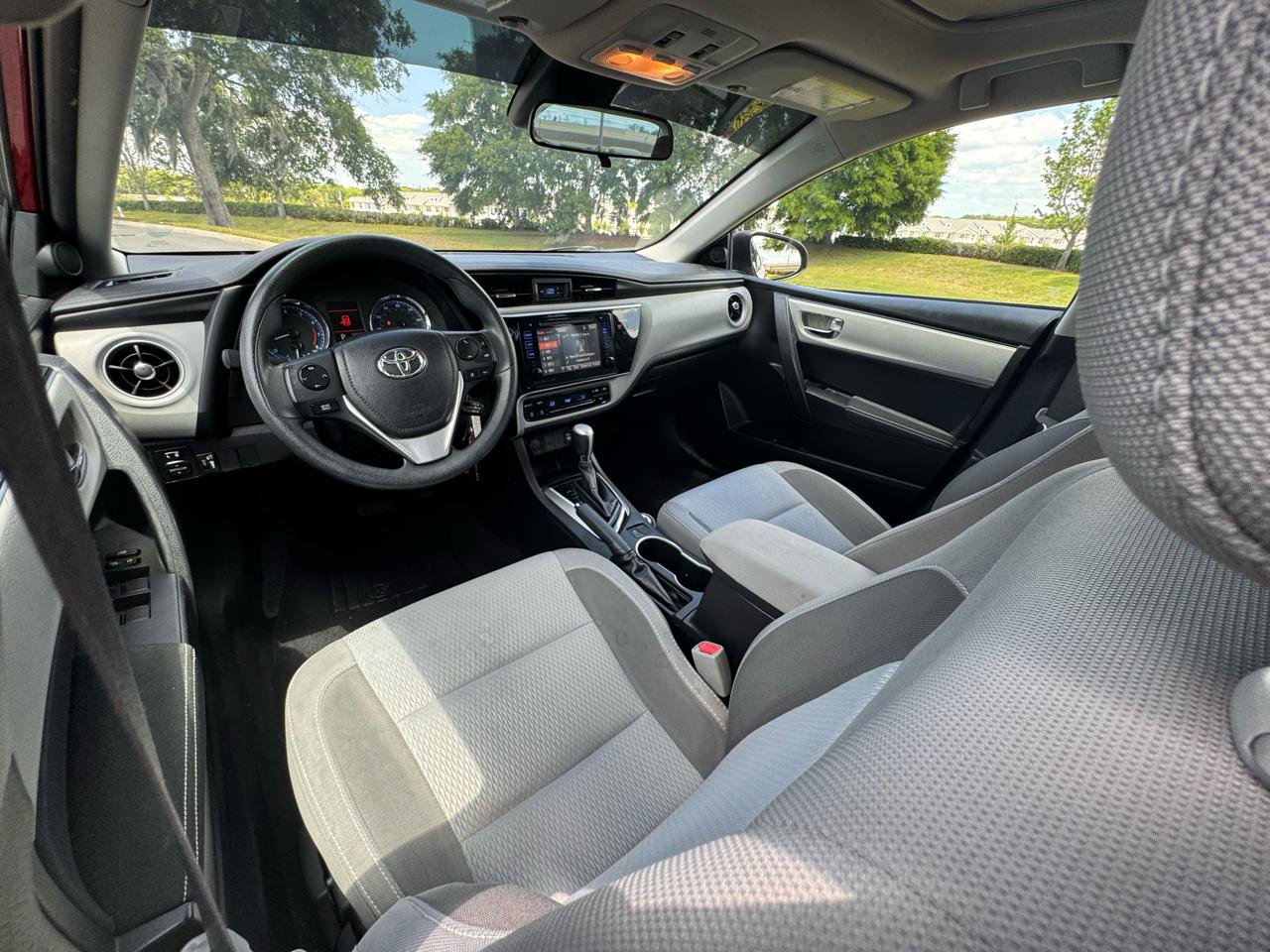Used 2017 Toyota Corolla LE FWD image 19