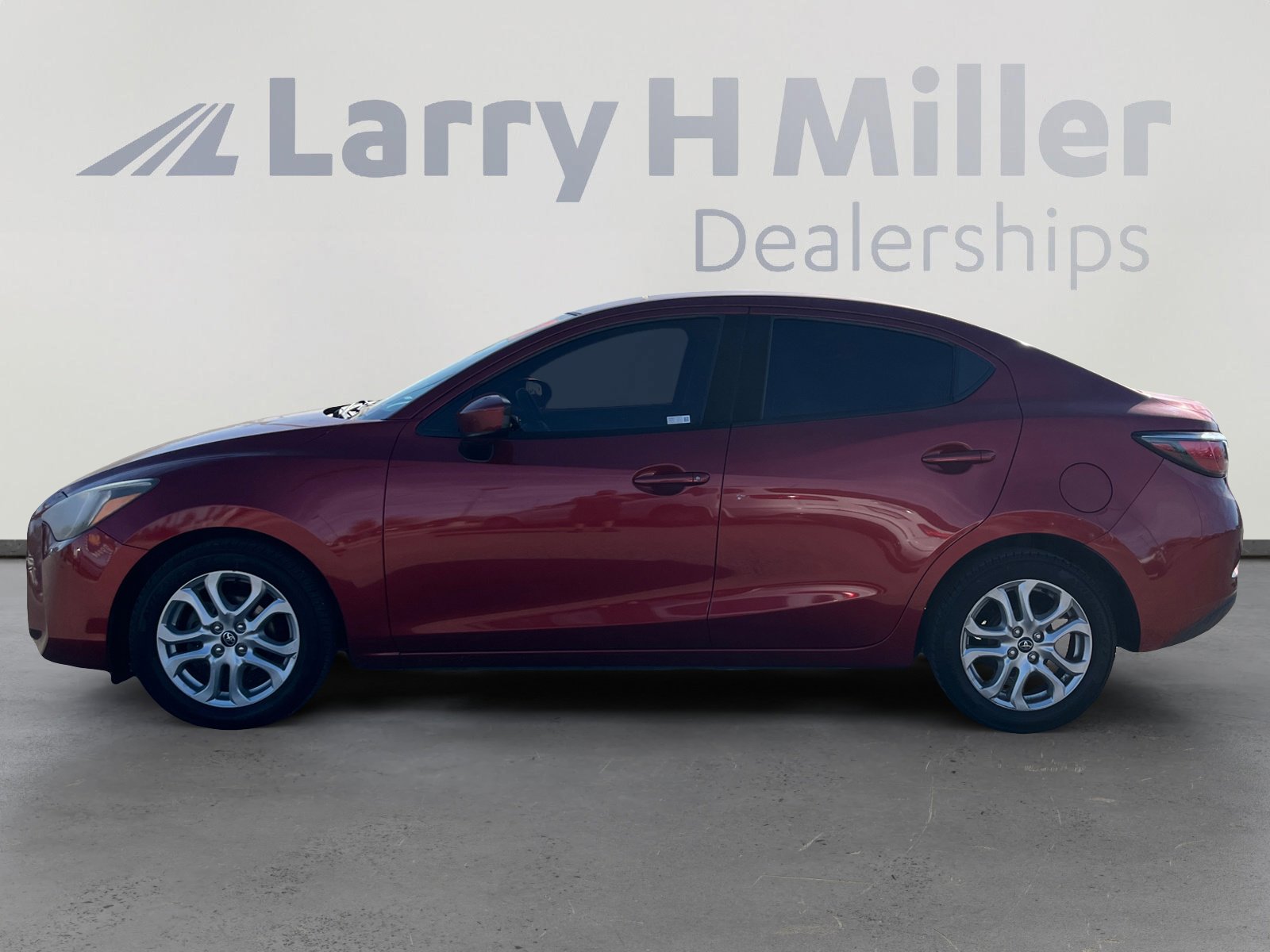 Used 2017 Toyota Yaris iA image 2