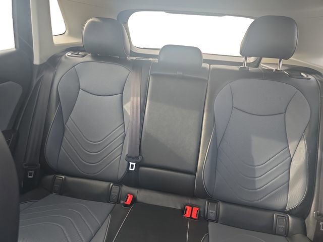 Used 2025 Volkswagen Tiguan SE image 21