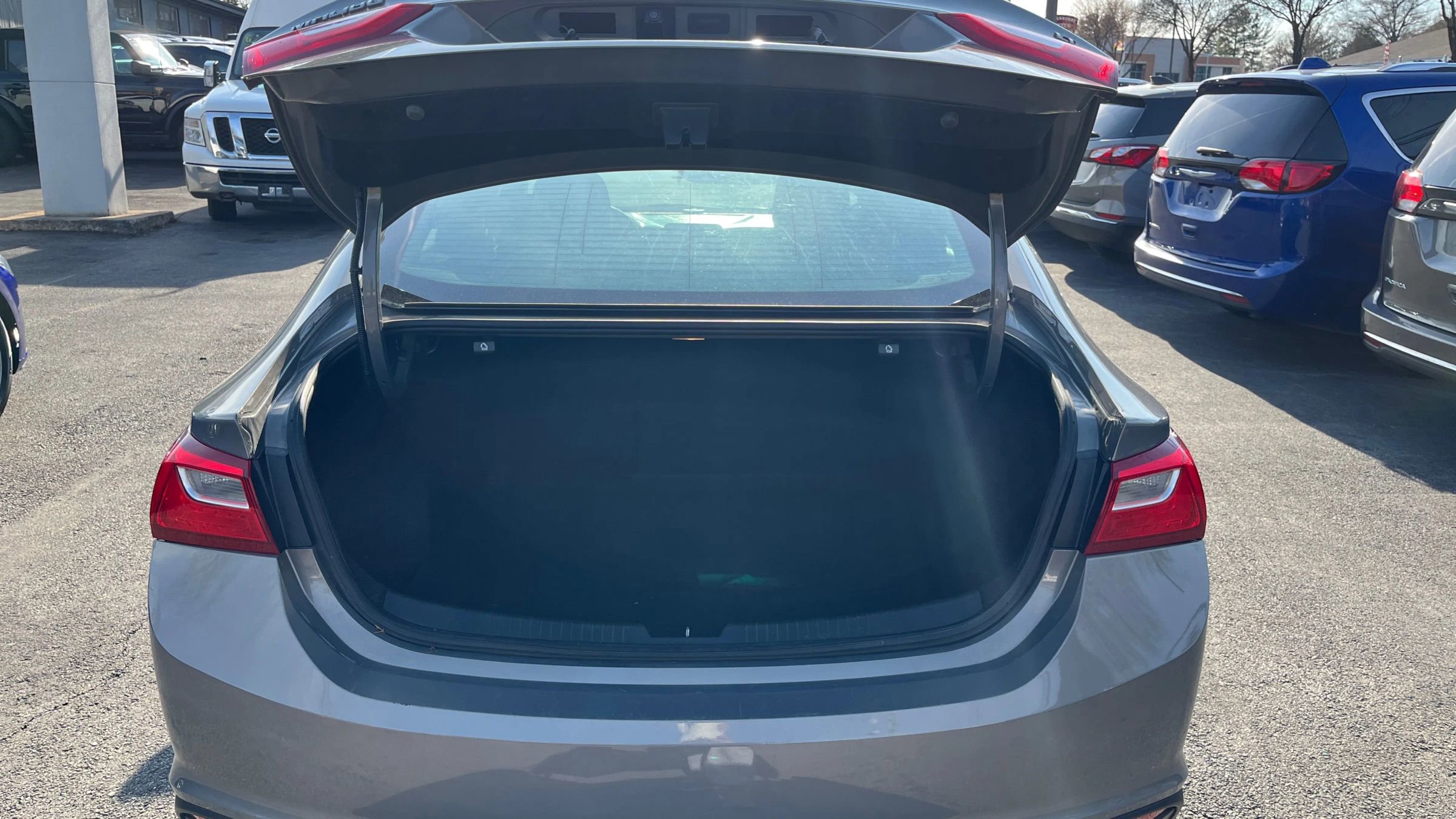 Used 2017 Chevrolet Malibu LT image 12