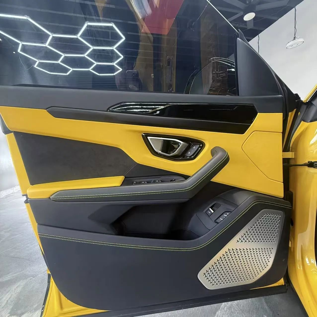 Used 2022 Lamborghini Urus image 9