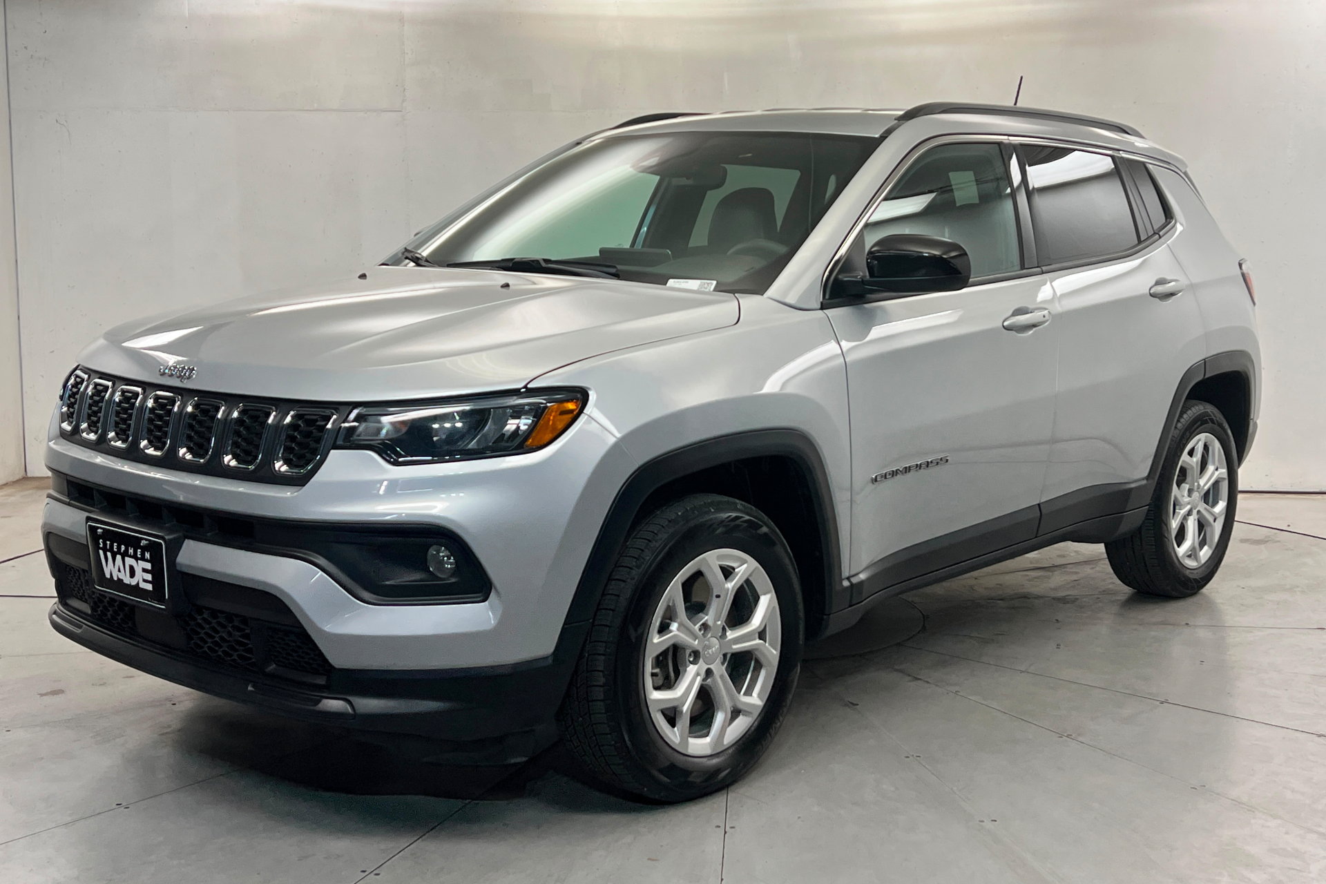 Used 2024 Jeep Compass Latitude AWD/4WD image 1