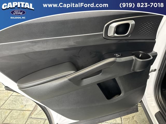 Used 2025 Kia Sorento LX FWD image 17