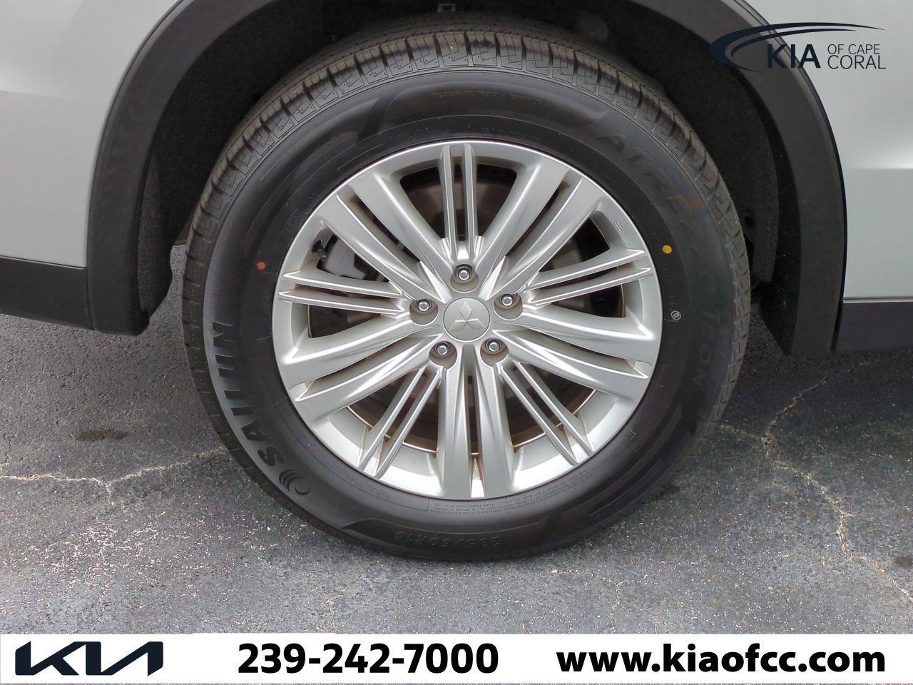 Used 2024 Mitsubishi Outlander ES image 11