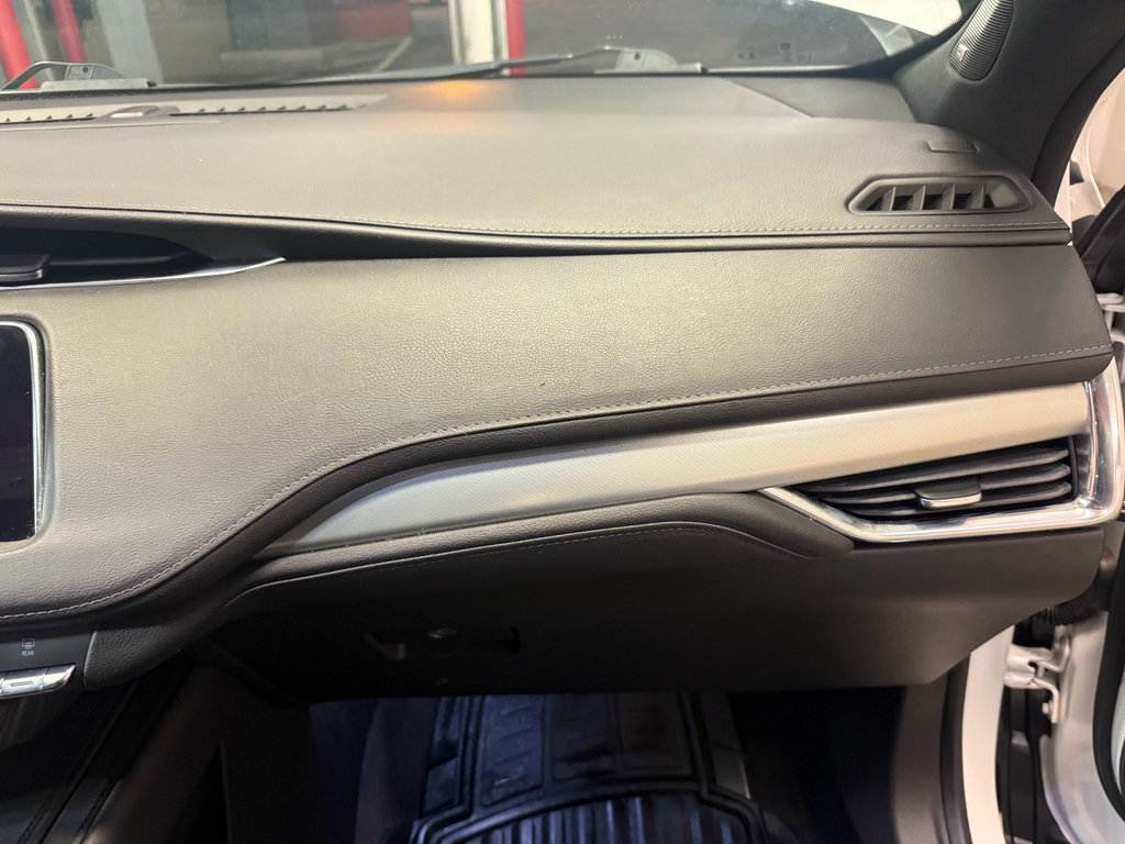 Used 2019 Cadillac XT4 Premium Luxury AWD/4WD image 24