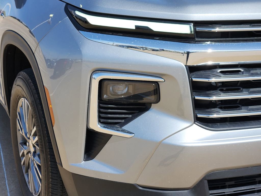 Used 2024 Chevrolet Traverse LT image 12