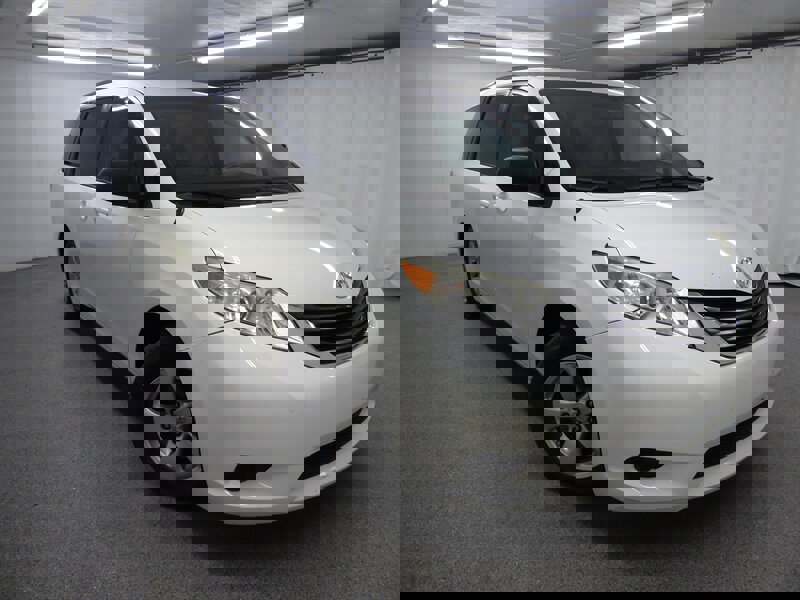 Used 2014 Toyota Sienna LE