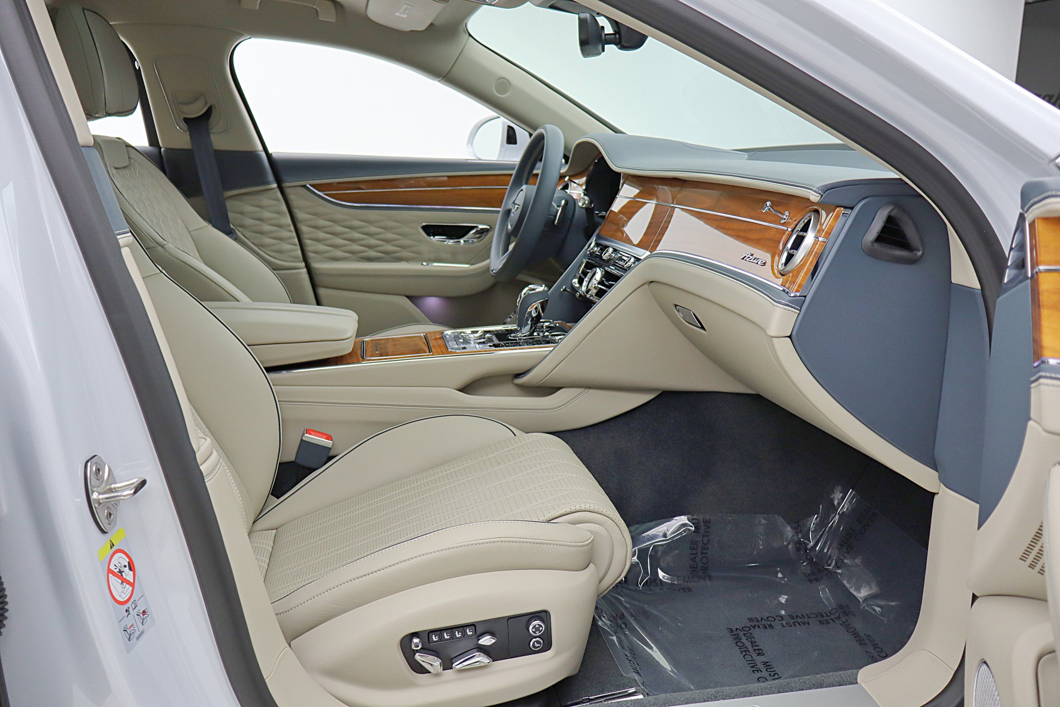 Used 2023 Bentley Flying Spur Azure image 34