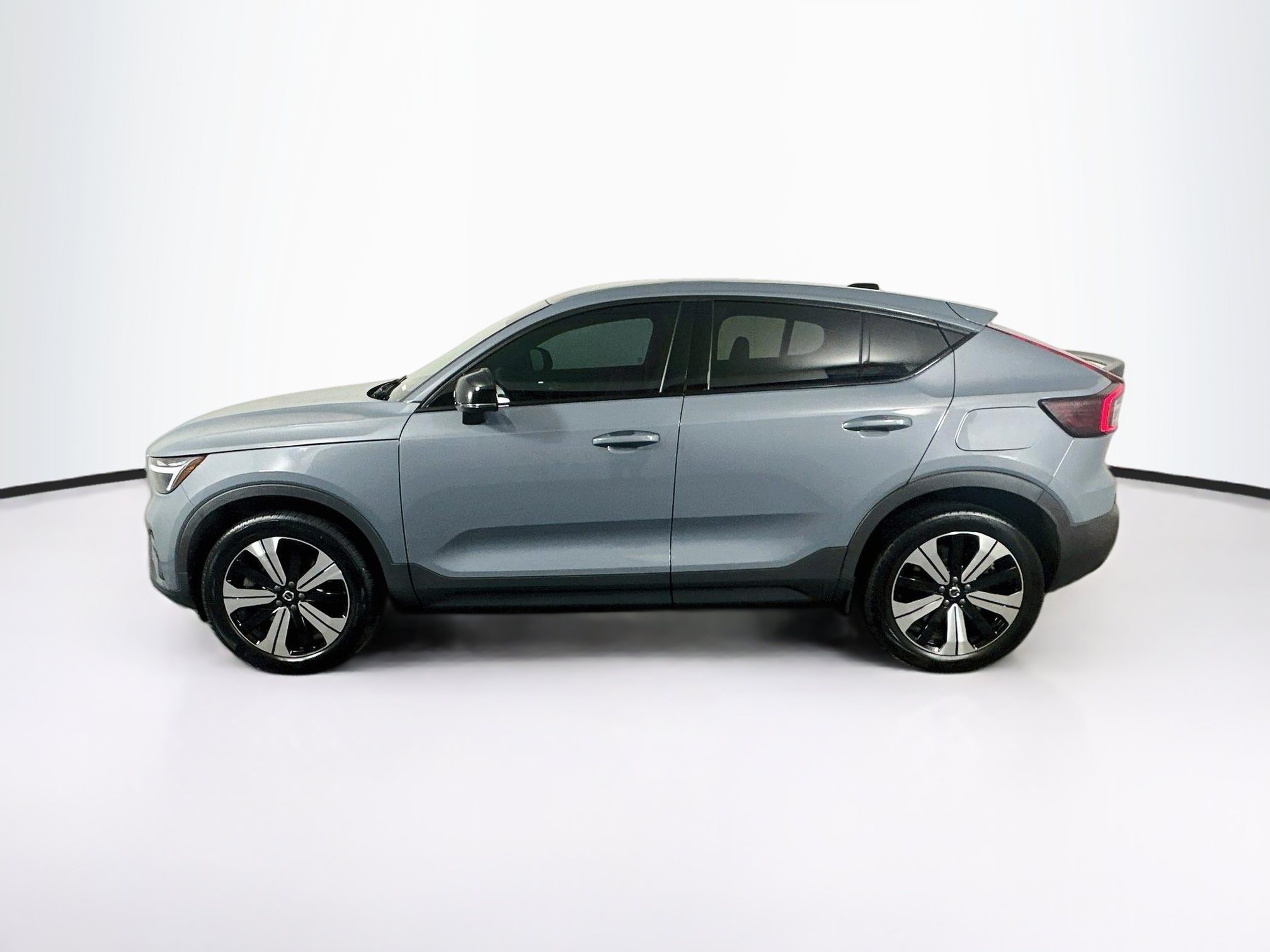 Used 2023 Volvo C40 Recharge Core w/ Protection Package Premier AWD/4WD image 4
