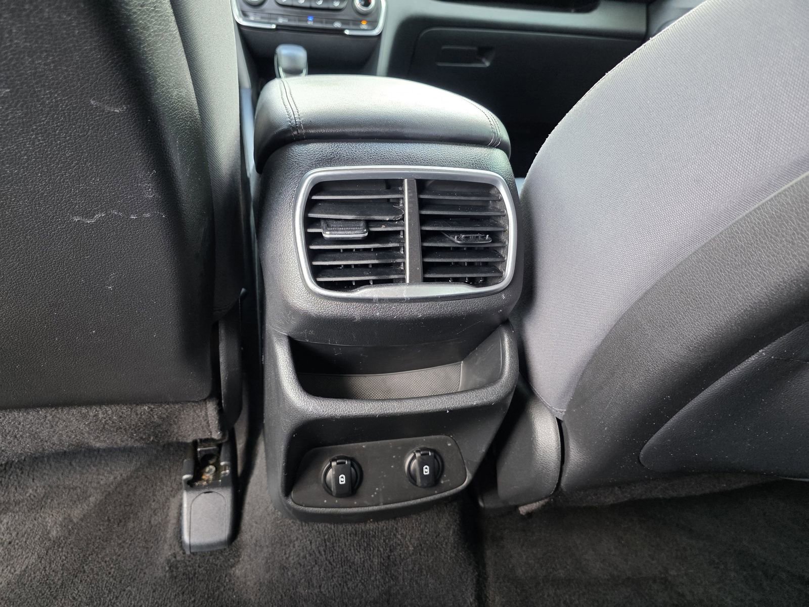 Used 2019 Hyundai Santa Fe SE image 17