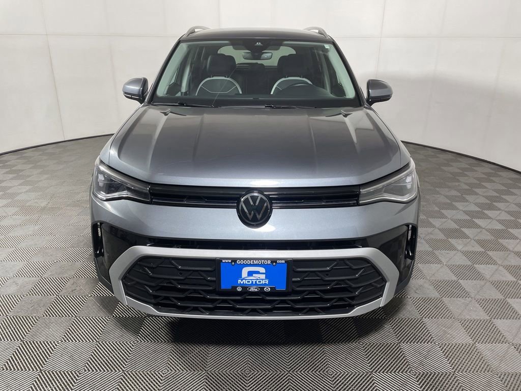 Certified 2025 Volkswagen Taos SE AWD/4WD image 3
