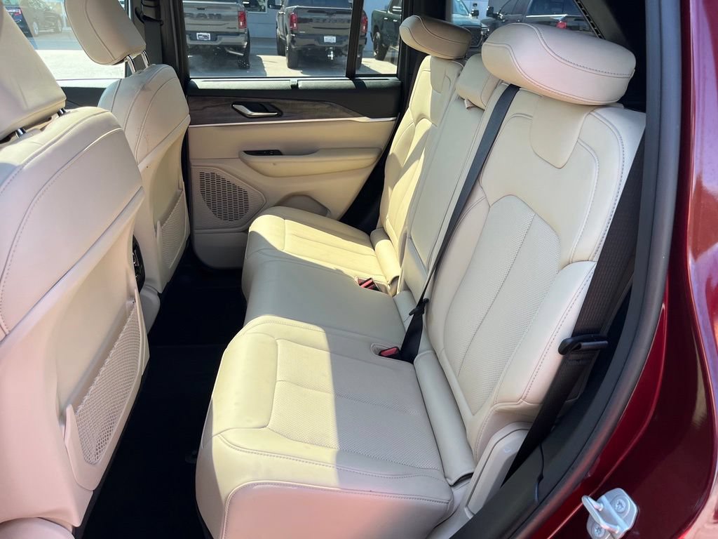 Used 2025 Jeep Grand Cherokee Limited w/ Luxury Tech Group II AWD/4WD image 10