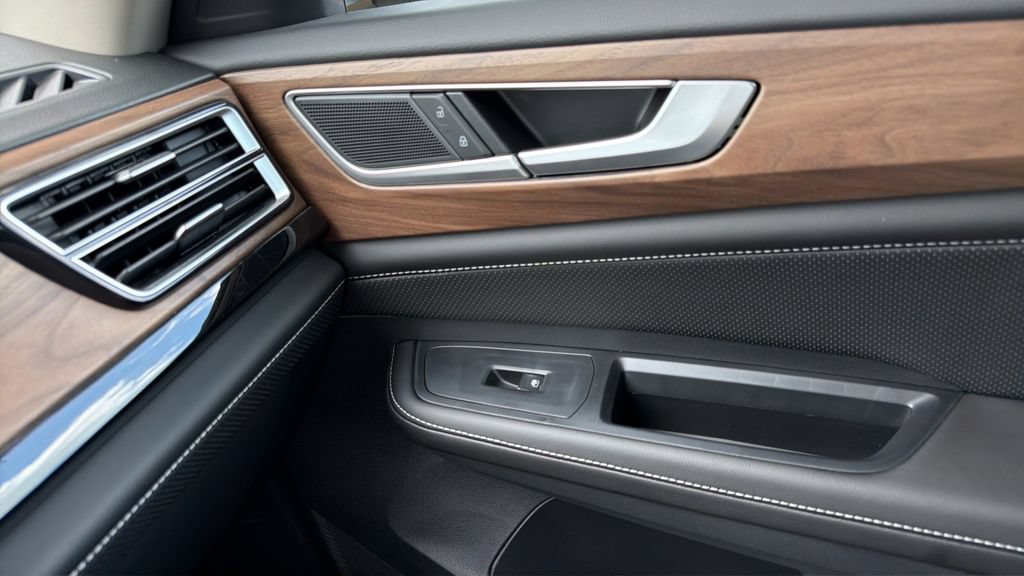 New 2026 Volkswagen Atlas SE FWD image 13