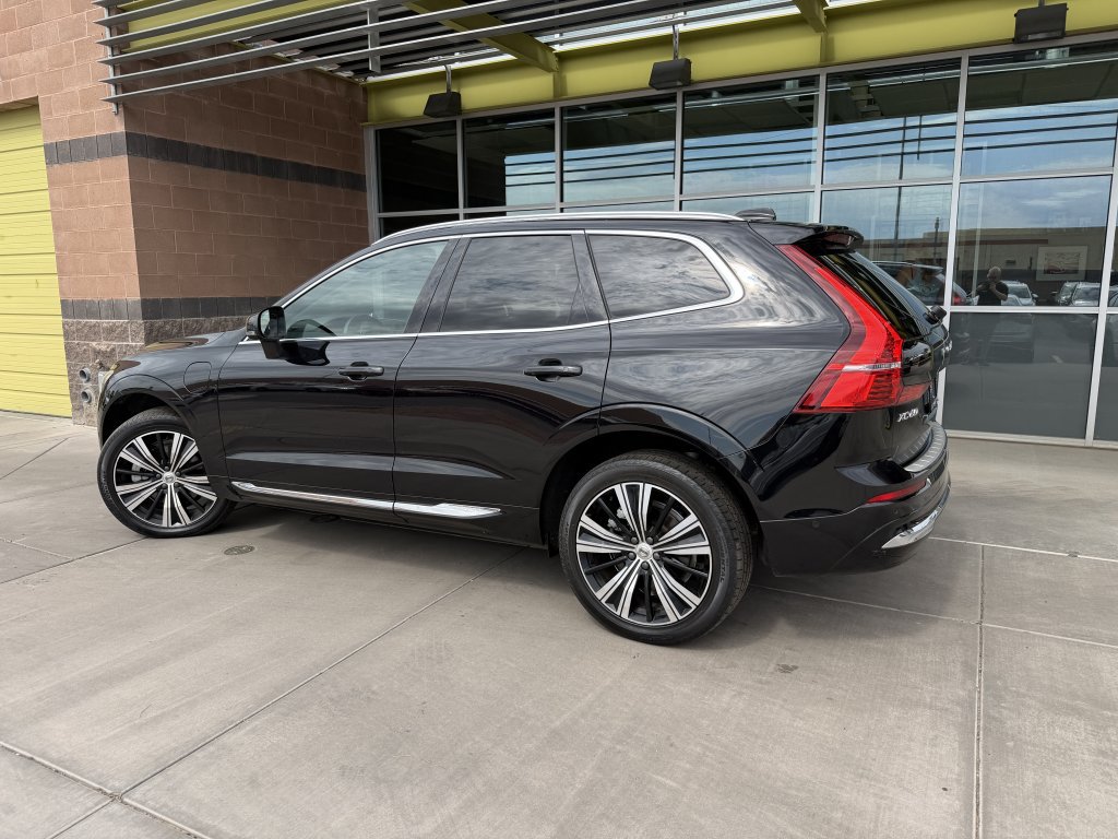 Used 2022 Volvo XC60 T8 Inscription w/ Advanced Package AWD/4WD image 5