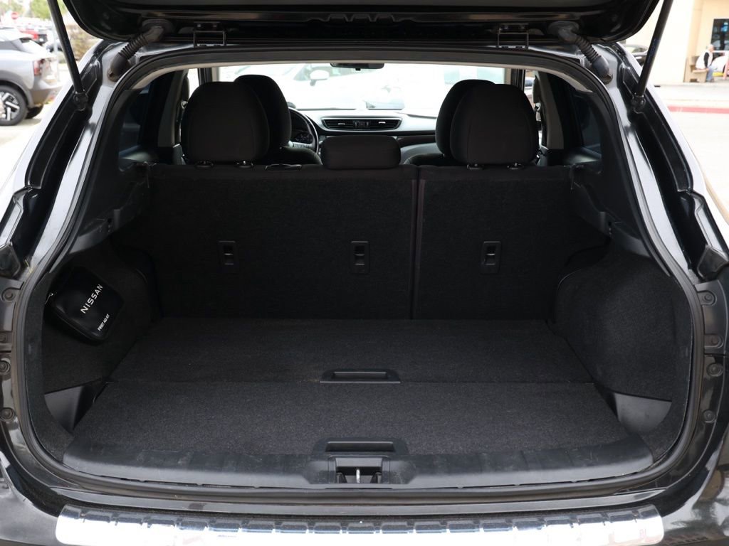 Used 2022 Nissan Rogue Sport SV image 16