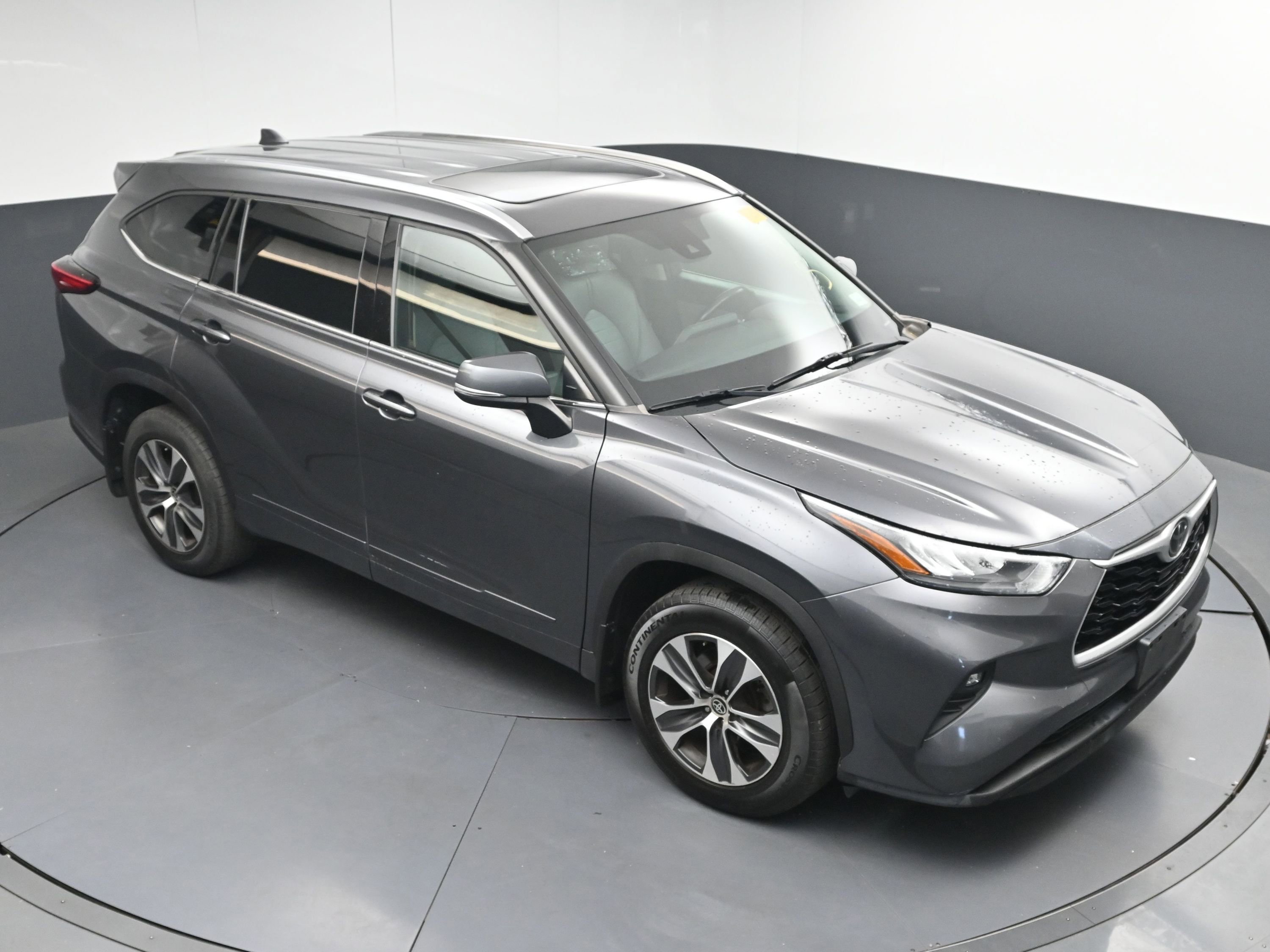 Used 2020 Toyota Highlander XLE image 34