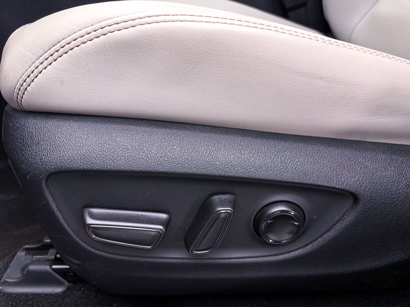 Used 2024 Toyota RAV4 Limited image 19