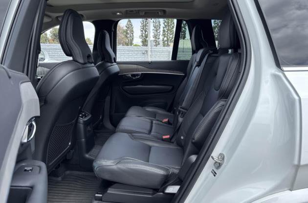 Used 2025 Volvo XC90 T8 Ultra w/ Protection Package Premier AWD/4WD image 10