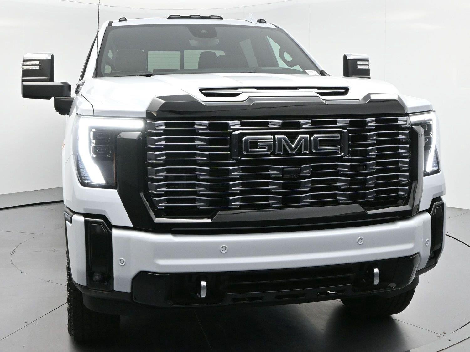 Used 2026 GMC Sierra 2500 Denali Ultimate AWD/4WD image 2