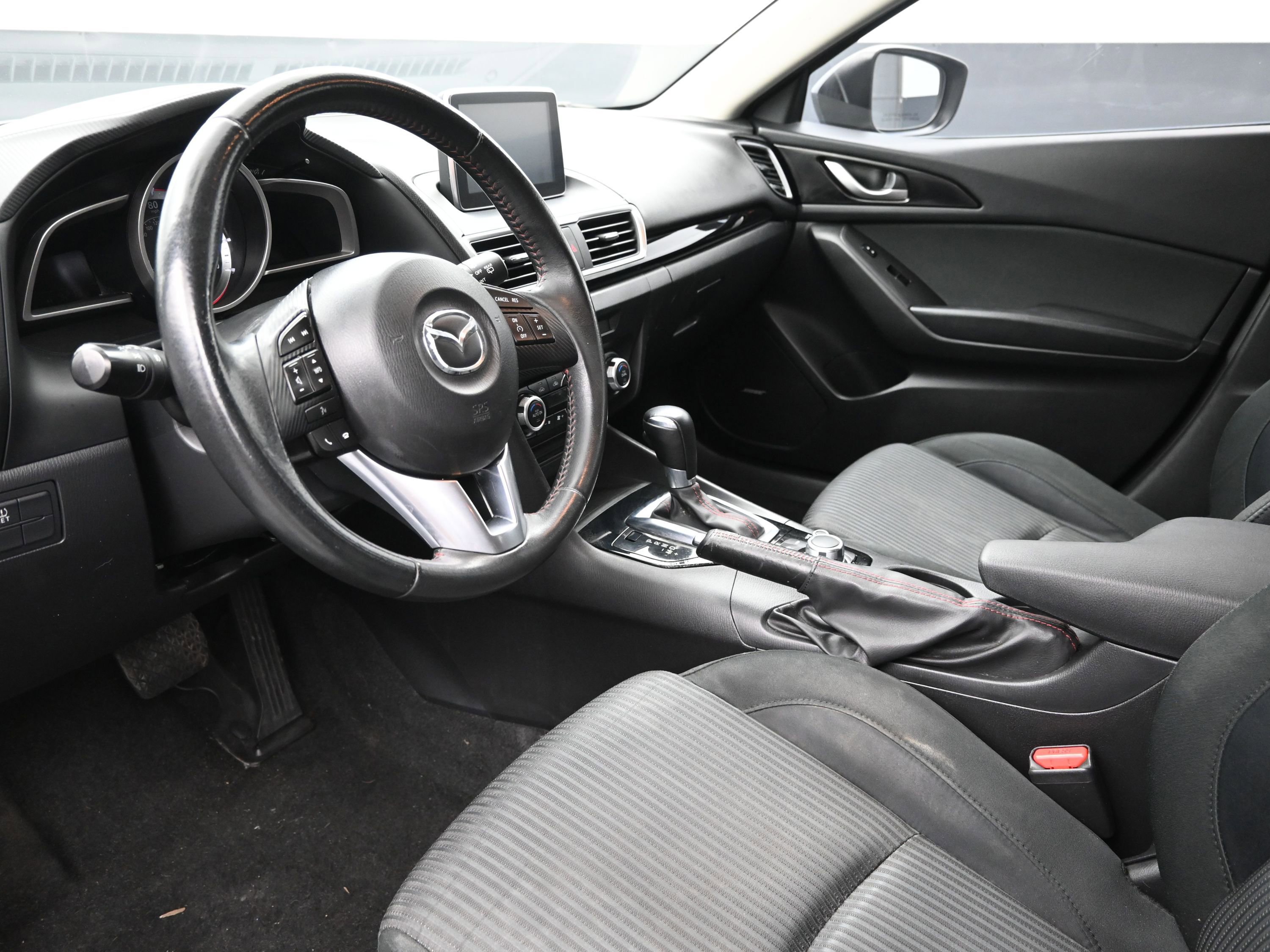 Used 2015 MAZDA MAZDA3 i Touring w/ Technology Package FWD image 10