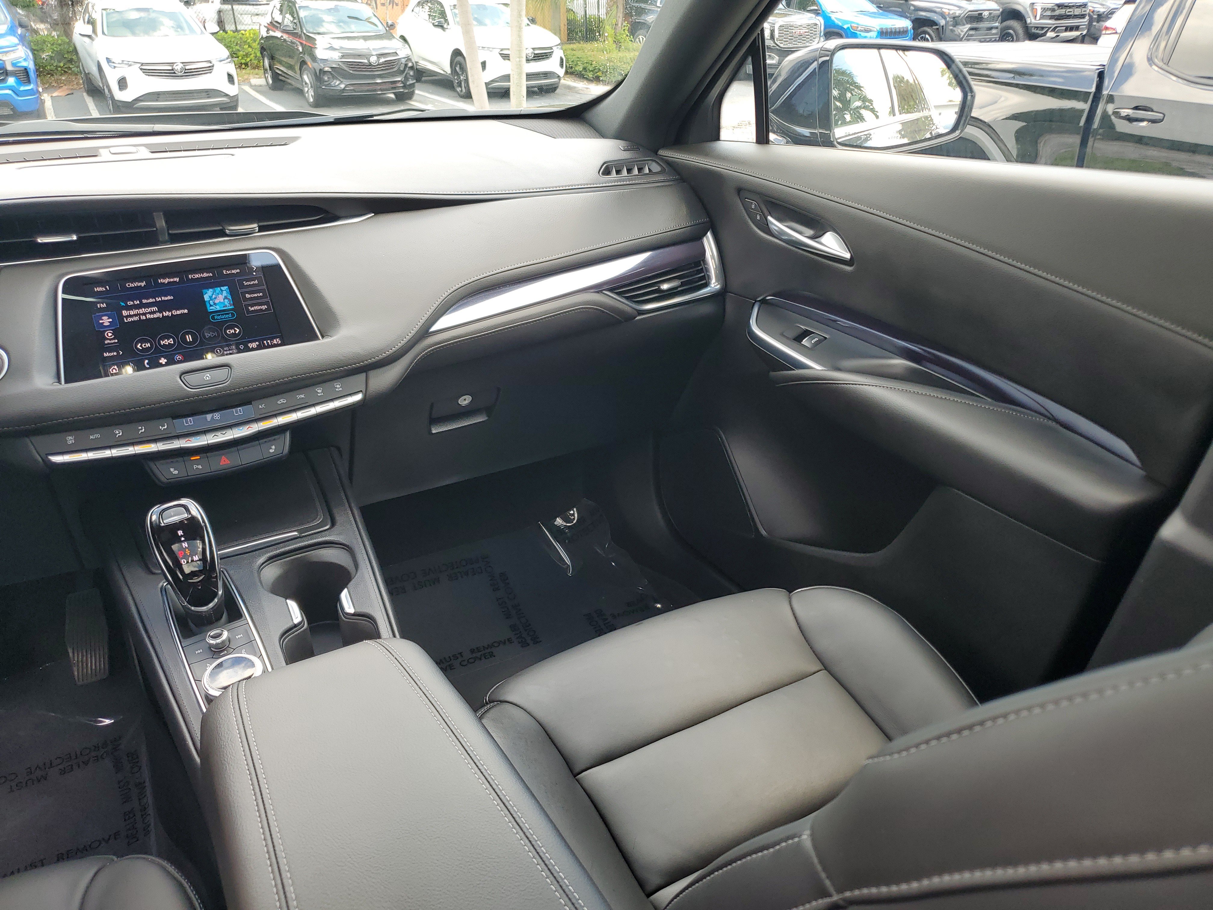 Certified 2023 Cadillac XT4 Luxury w/ Cold Weather Package FWD image 18