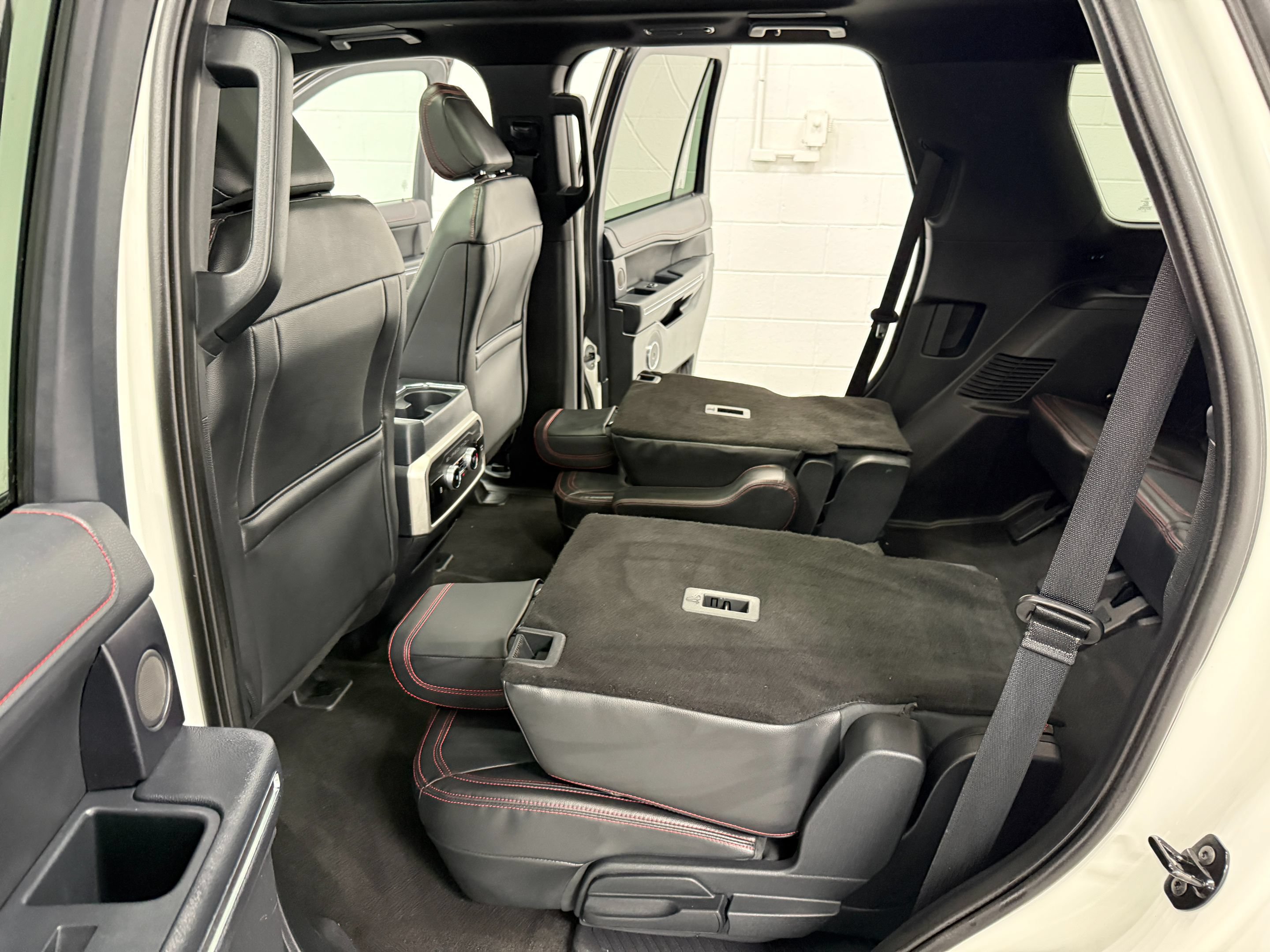 Used 2023 Ford Expedition Limited AWD/4WD image 15