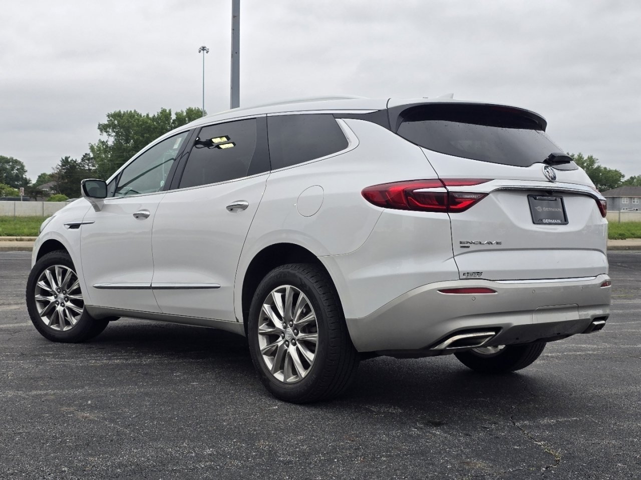 Used 2021 Buick Enclave Premium w/ Sun and Sites Package AWD/4WD image 16