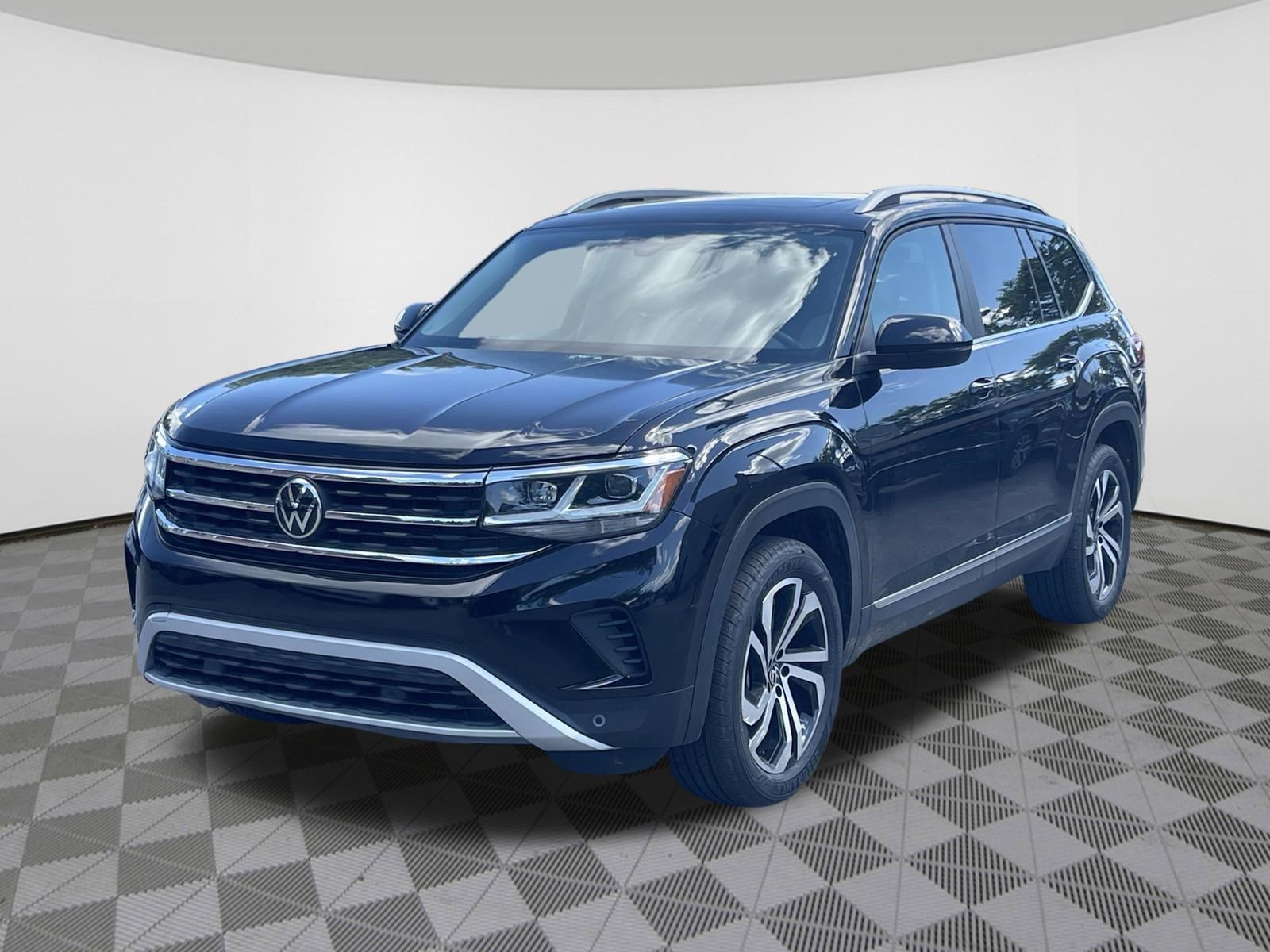 Used 2022 Volkswagen Atlas SEL AWD/4WD image 2