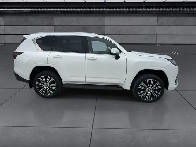 Used 2024 Lexus LX 600 4WD w/ Luxury Package image 9
