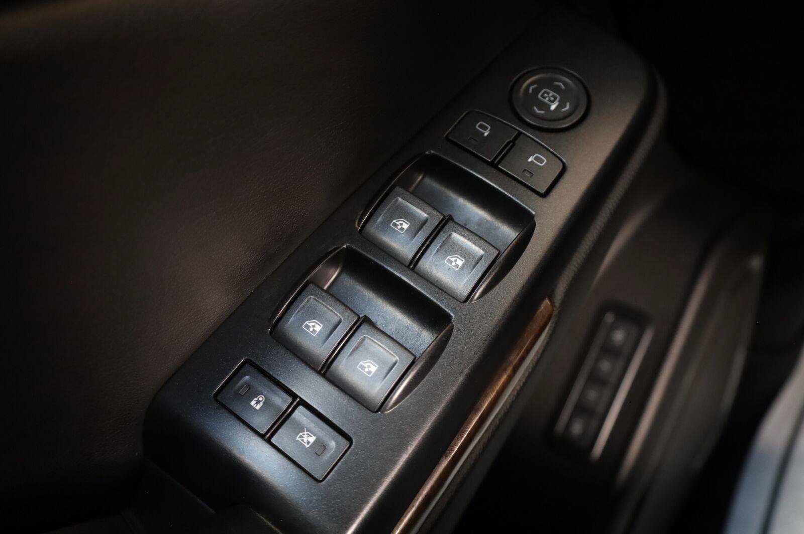 Used 2018 Chevrolet Tahoe LT AWD/4WD image 36