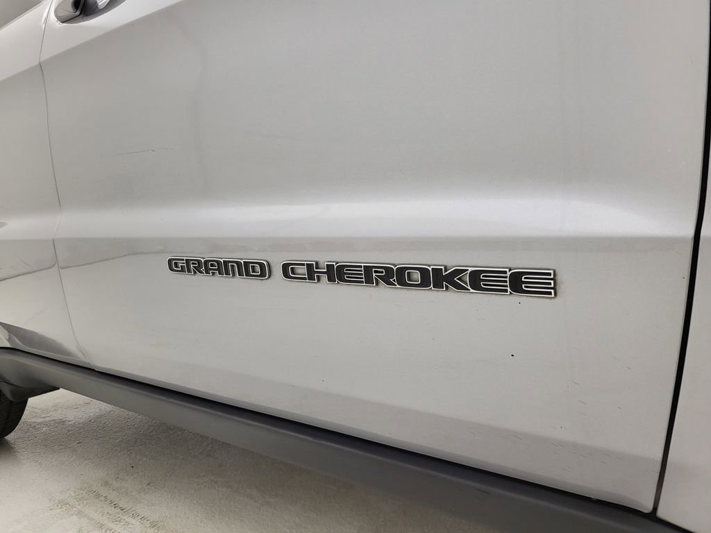 Used 2020 Jeep Grand Cherokee Laredo w/ Quick Order Package 2BN North image 19