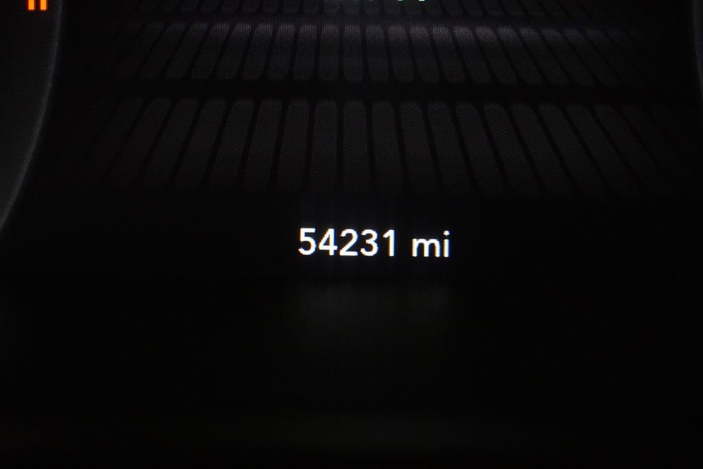 Used 2015 Dodge Challenger SXT RWD image 9