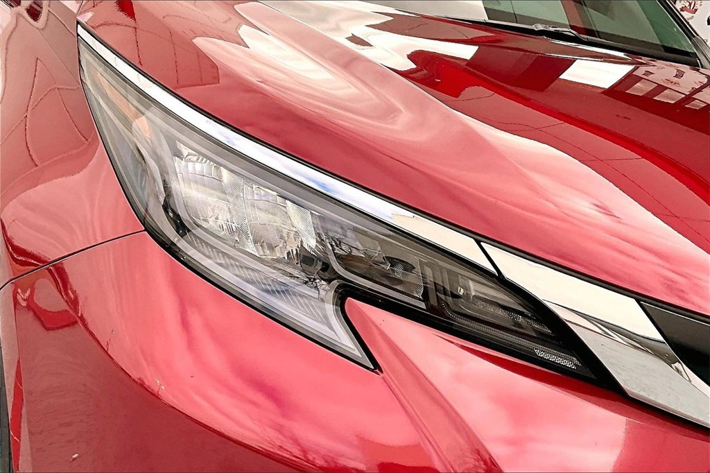 Certified 2024 Toyota Sienna XLE image 32