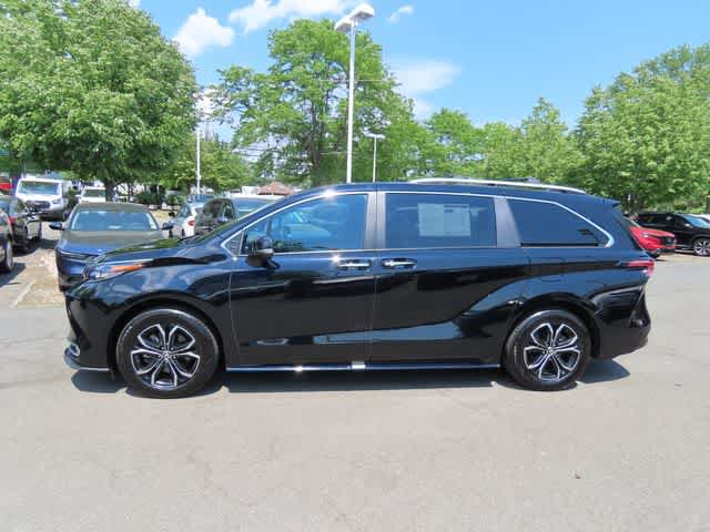 Used 2025 Toyota Sienna Platinum AWD/4WD image 3