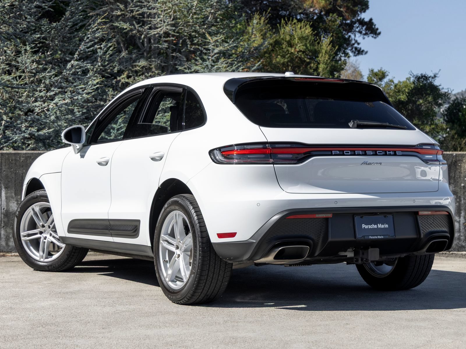 Certified 2026 Porsche Macan AWD/4WD image 3