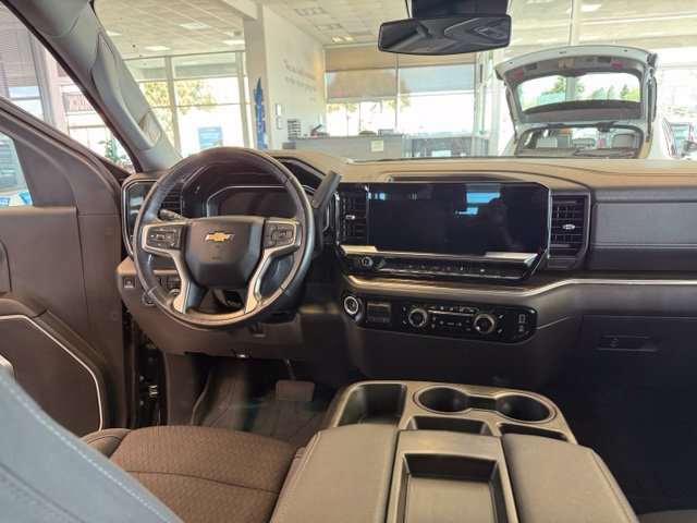 Used 2022 Chevrolet Silverado 1500 LT w/ Protection Package AWD/4WD image 28