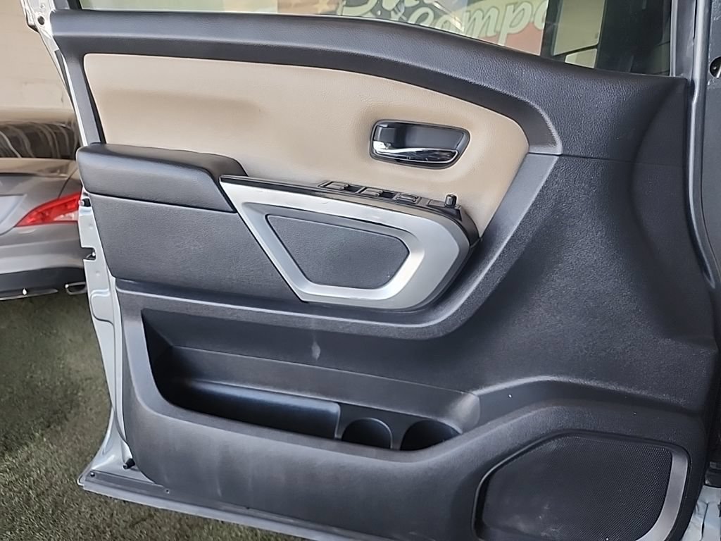 Used 2016 Nissan Titan SV RWD image 25