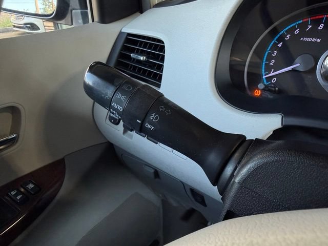 Used 2014 Toyota Sienna XLE FWD image 25