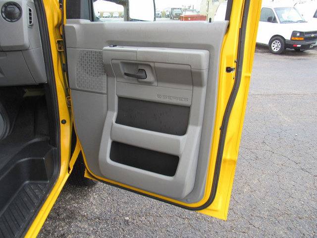 Used 2022 Ford E-350 and Econoline 350 Super Duty RWD image 12