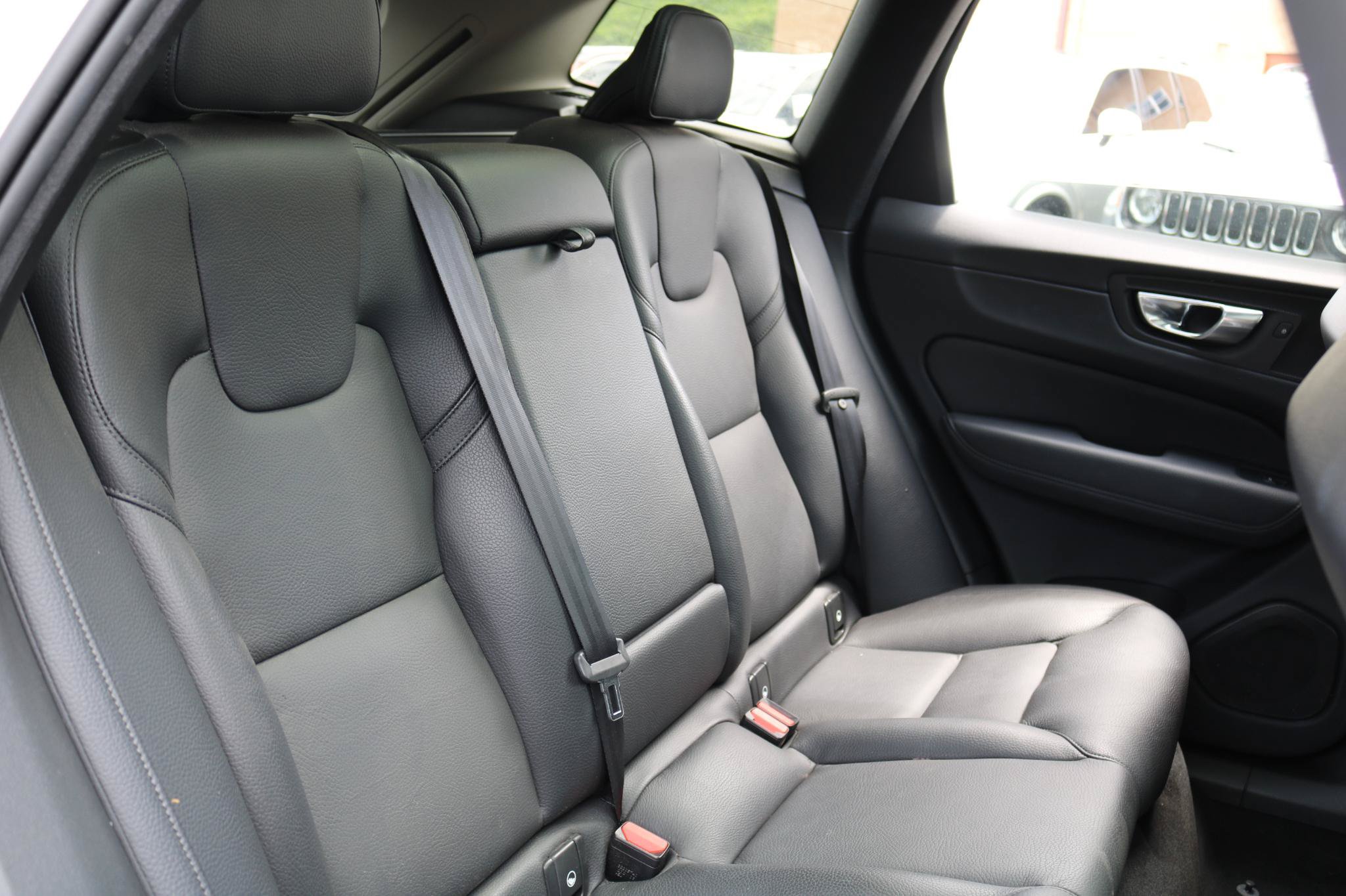 Used 2022 Volvo XC60 B5 Momentum AWD/4WD image 25