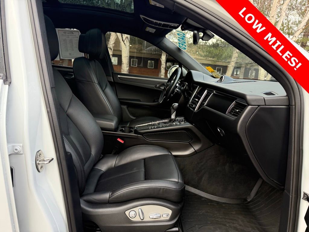 Used 2018 Porsche Macan Base image 12