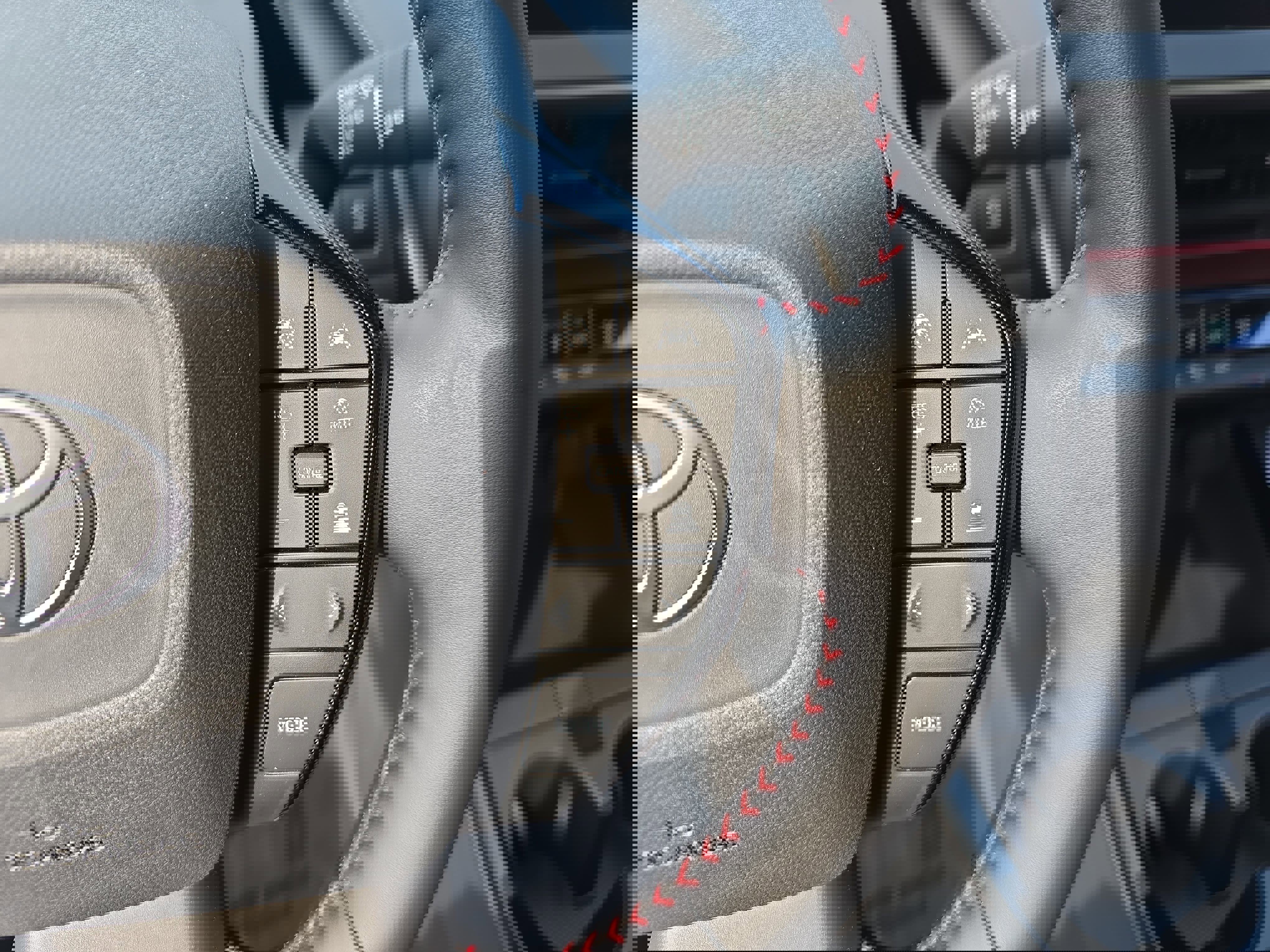 Used 2025 Toyota Prius Plug-In Hybrid image 19