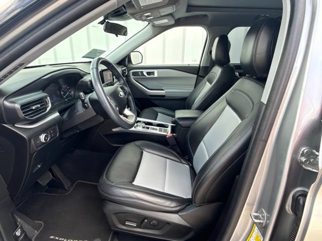 Certified 2022 Ford Explorer XLT w/ Equipment Group 202A RWD image 27