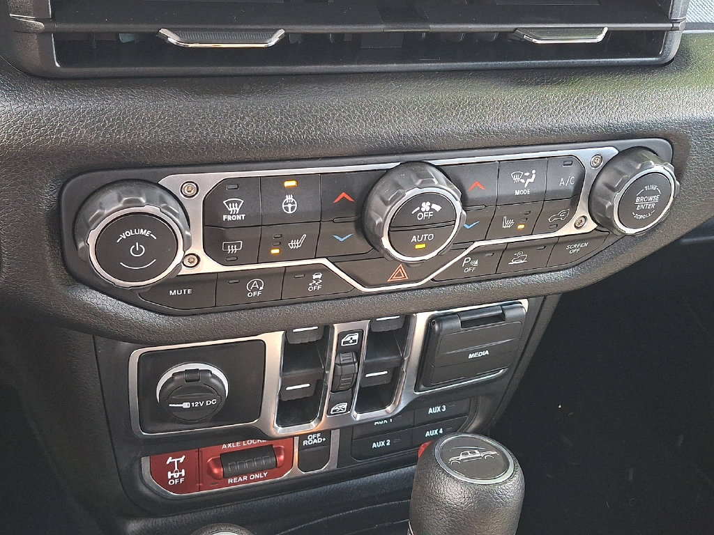 Used 2025 Jeep Gladiator Sport AWD/4WD image 17