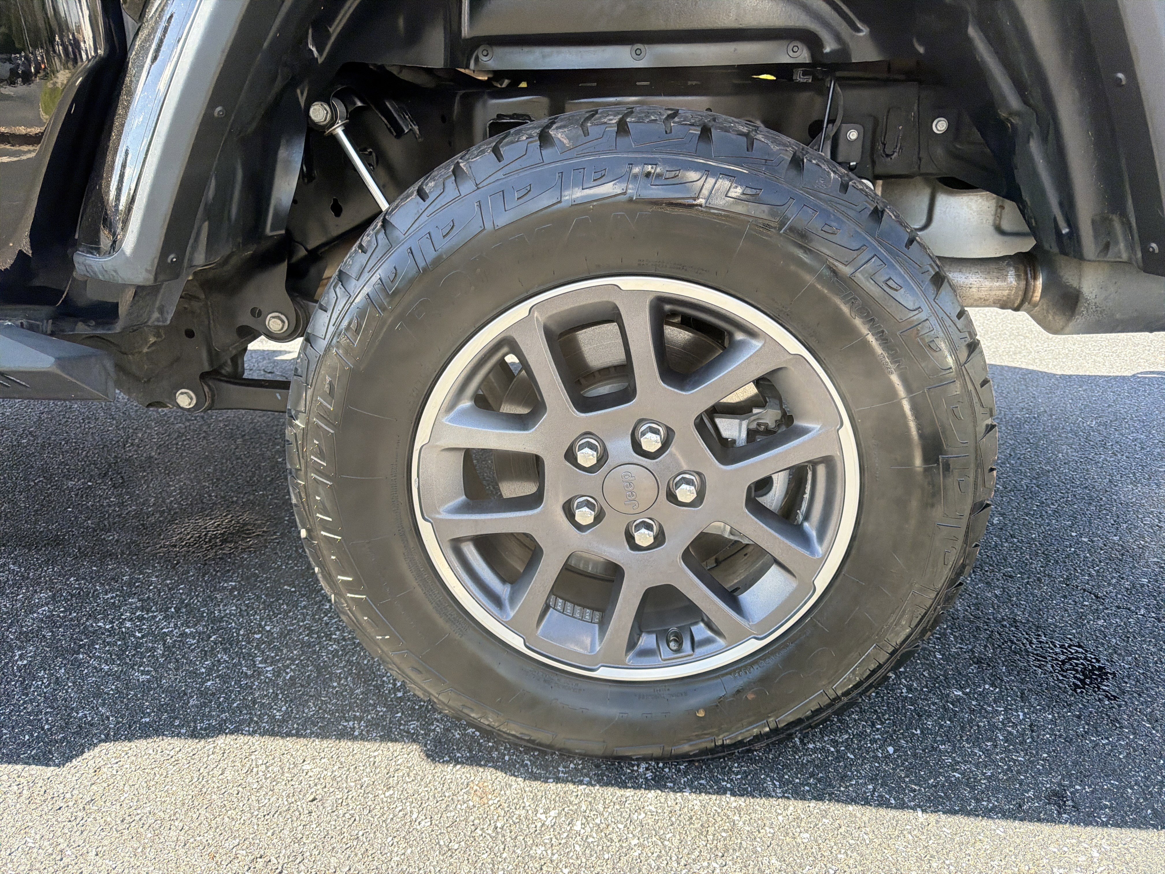 Used 2020 Jeep Gladiator Sport image 19