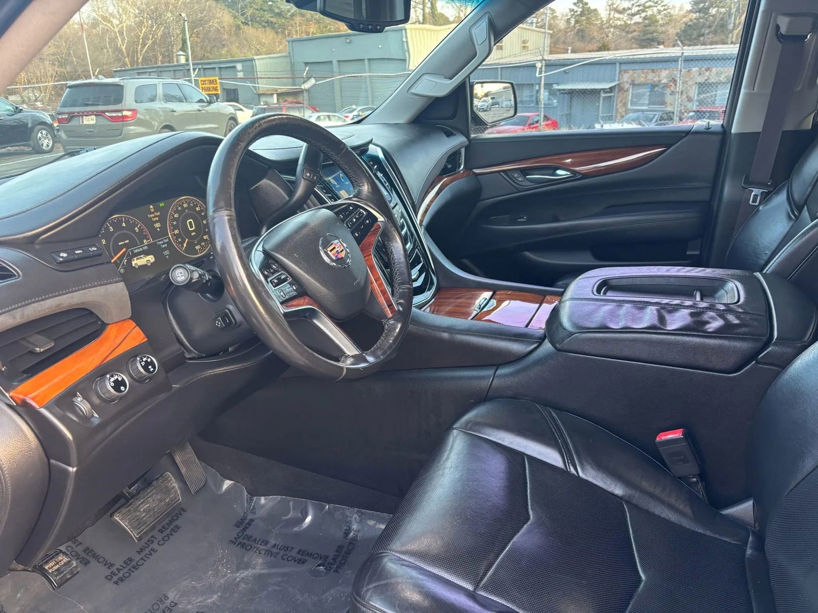 Used 2015 Cadillac Escalade Luxury image 10