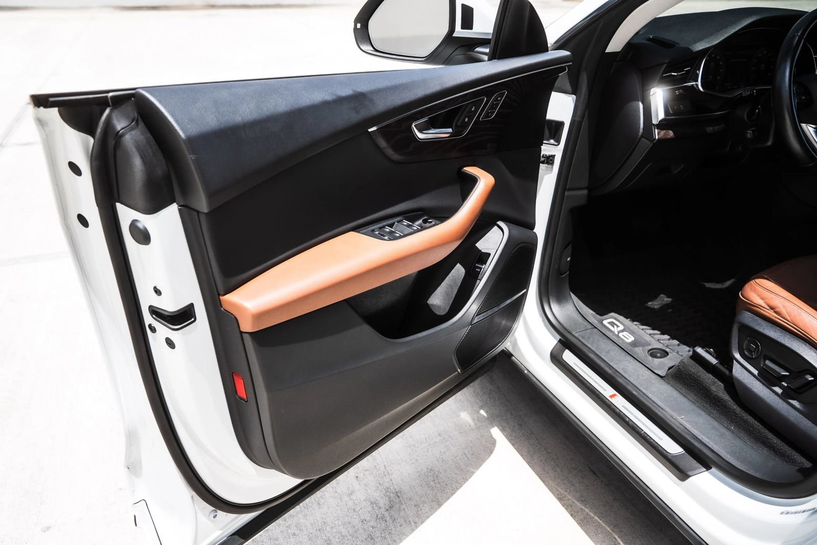 Used 2020 Audi Q8 Premium Plus AWD/4WD image 13