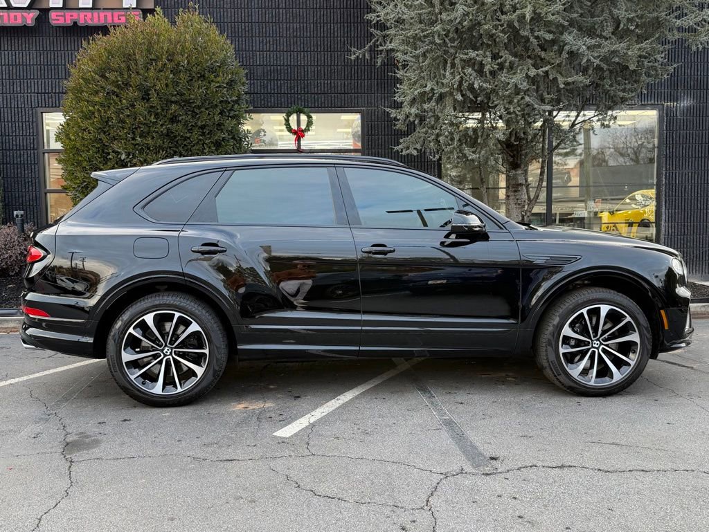 Used 2023 Bentley Bentayga image 19