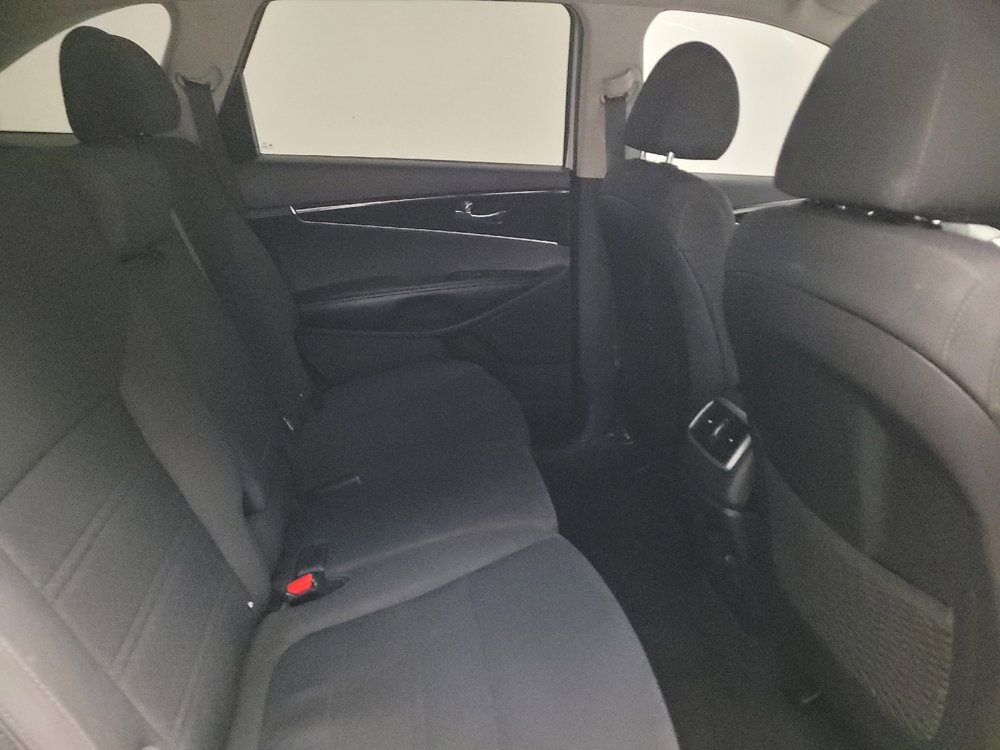 Used 2019 Kia Sorento FWD image 19