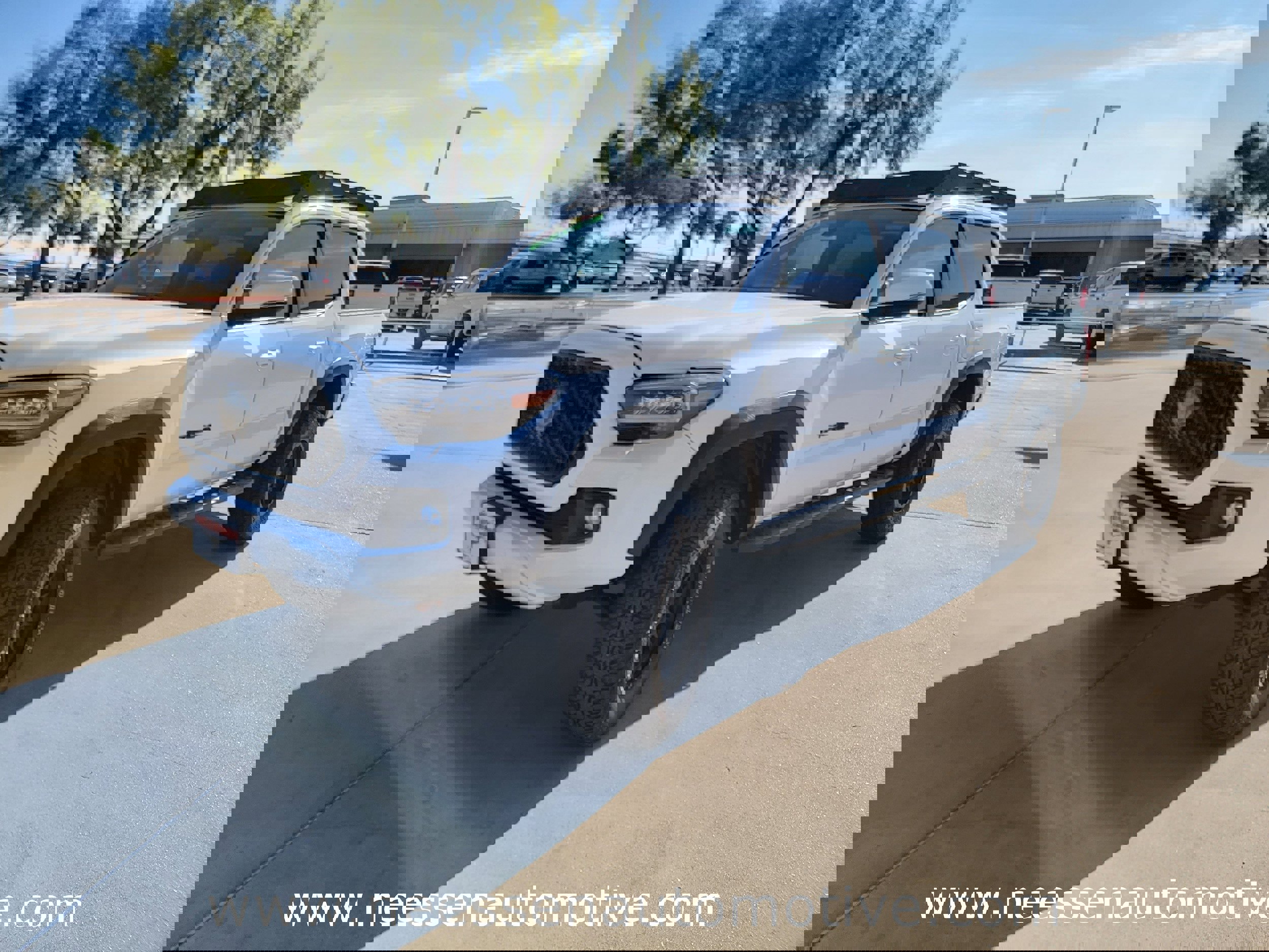 Used 2018 Toyota Tacoma TRD Off-Road w/ Technology Package image 3